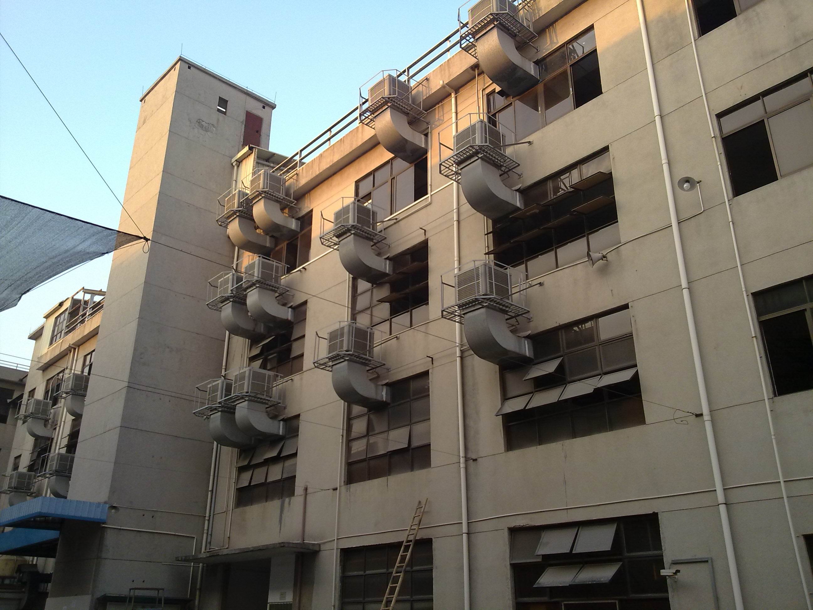 風(fēng)機+濕簾降溫設(shè)備 車間通風(fēng)降溫設(shè)備 