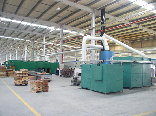 廢氣轉(zhuǎn)換:將廢氣通過含化學(xué)物質(zhì)的水淋塔轉(zhuǎn)換為廢水,再處理廢水,水淋塔造價(jià)較高,會(huì)產(chǎn)生水污染,是大多企業(yè)采用方案,因?yàn)樗廴居晌鬯幚砉咎幚?屬于浪費(fèi)型廢氣處理方式。