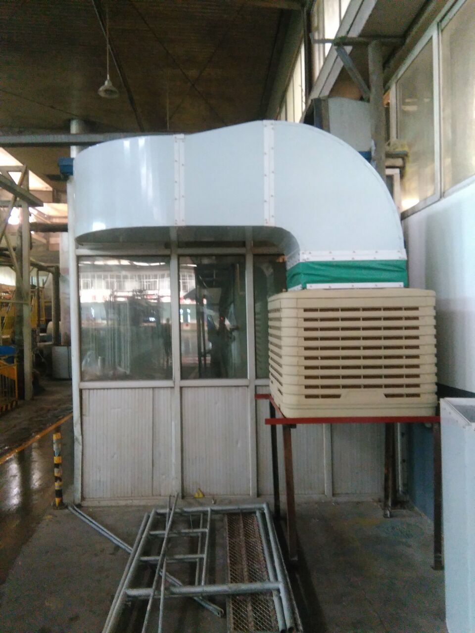 鑄造廠環(huán)?？照{(diào)降溫安裝案例廠房通風(fēng)換氣降溫設(shè)備 多層廠房車間降溫方案山東機械廠車間送風(fēng)降溫工程 機械廠車間降溫?fù)Q氣方法