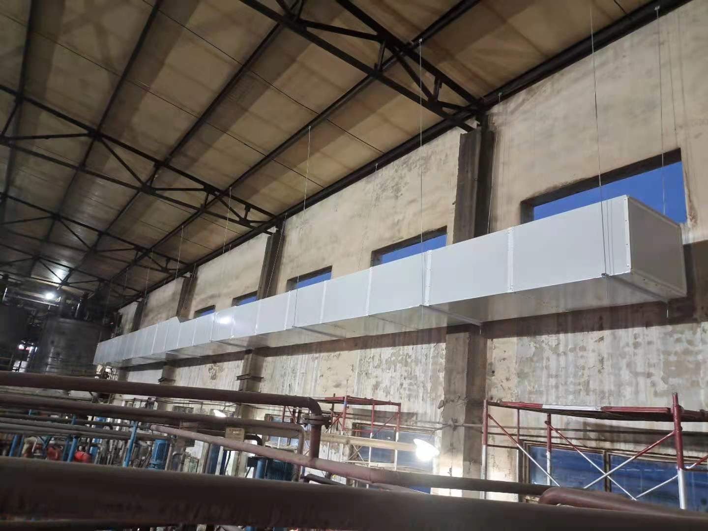 管道送風(fēng)降溫方法 高大型廠房怎么降溫？高大廠房崗位降溫方法